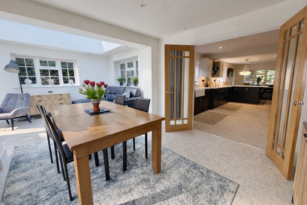 Property photo 3 of 27