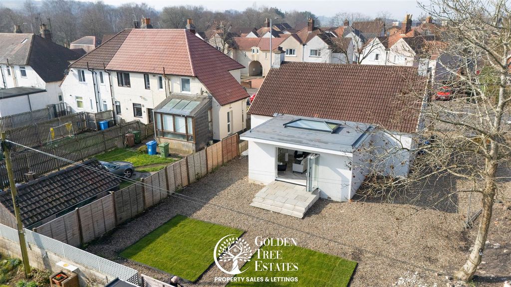 Property photo 3 of 44