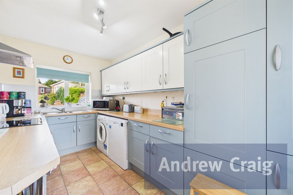 Property photo 3 of 25 Kitchen
