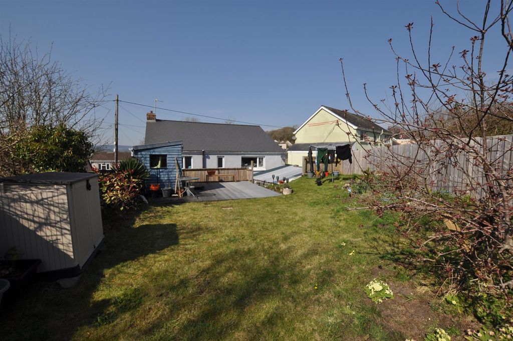 Property photo 2 of 17 Externally