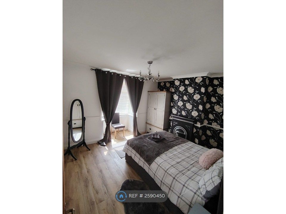 Property photo 2 of 15 Ground Floor Room