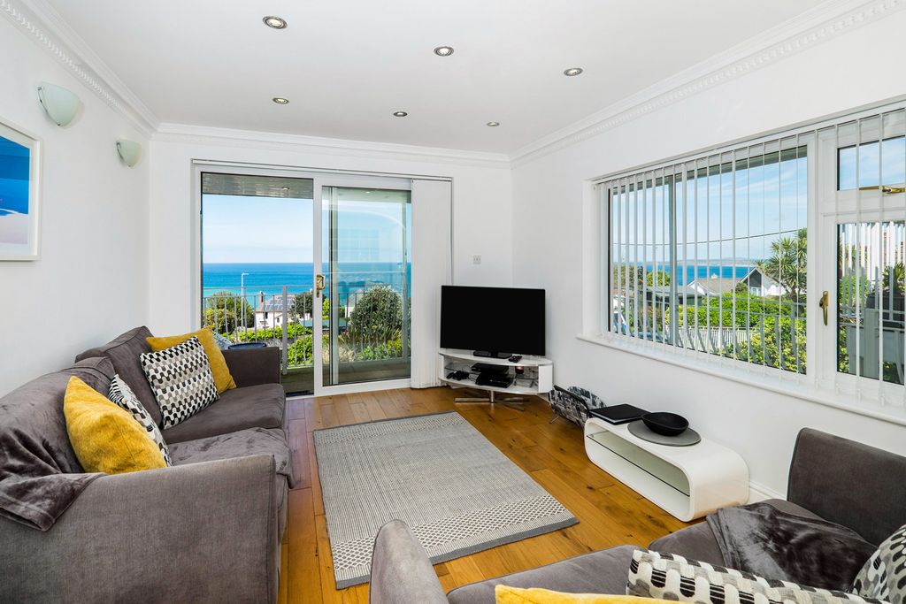 Property photo 2 of 15 Pbox-Img.Jpg