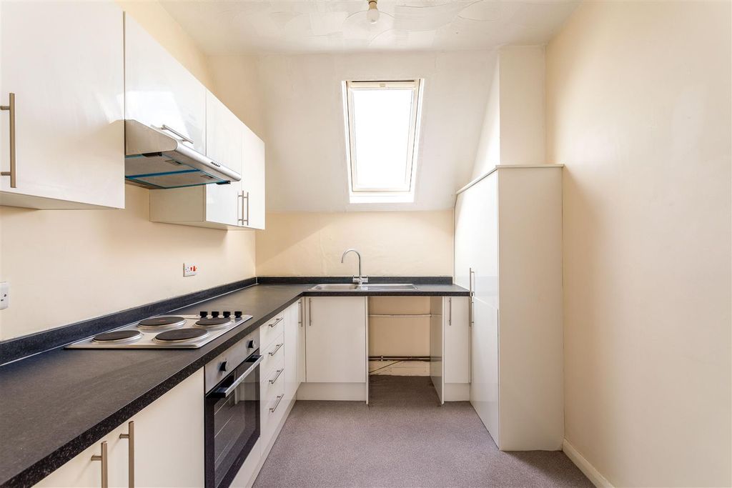 Property photo 2 of 8 Kitchen1.Jpg