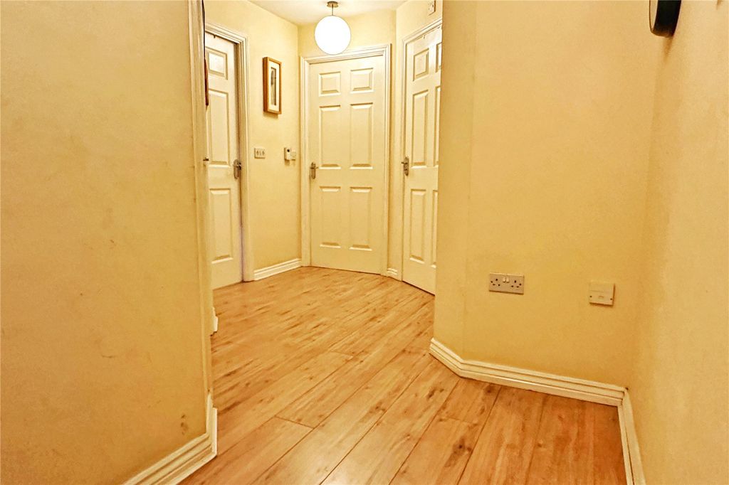 Property photo 2 of 11 Entrance Hall