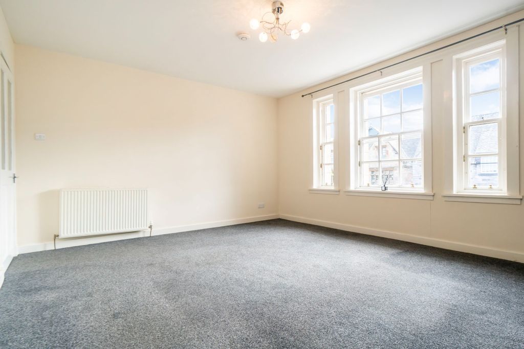 Property photo 2 of 12 5163443