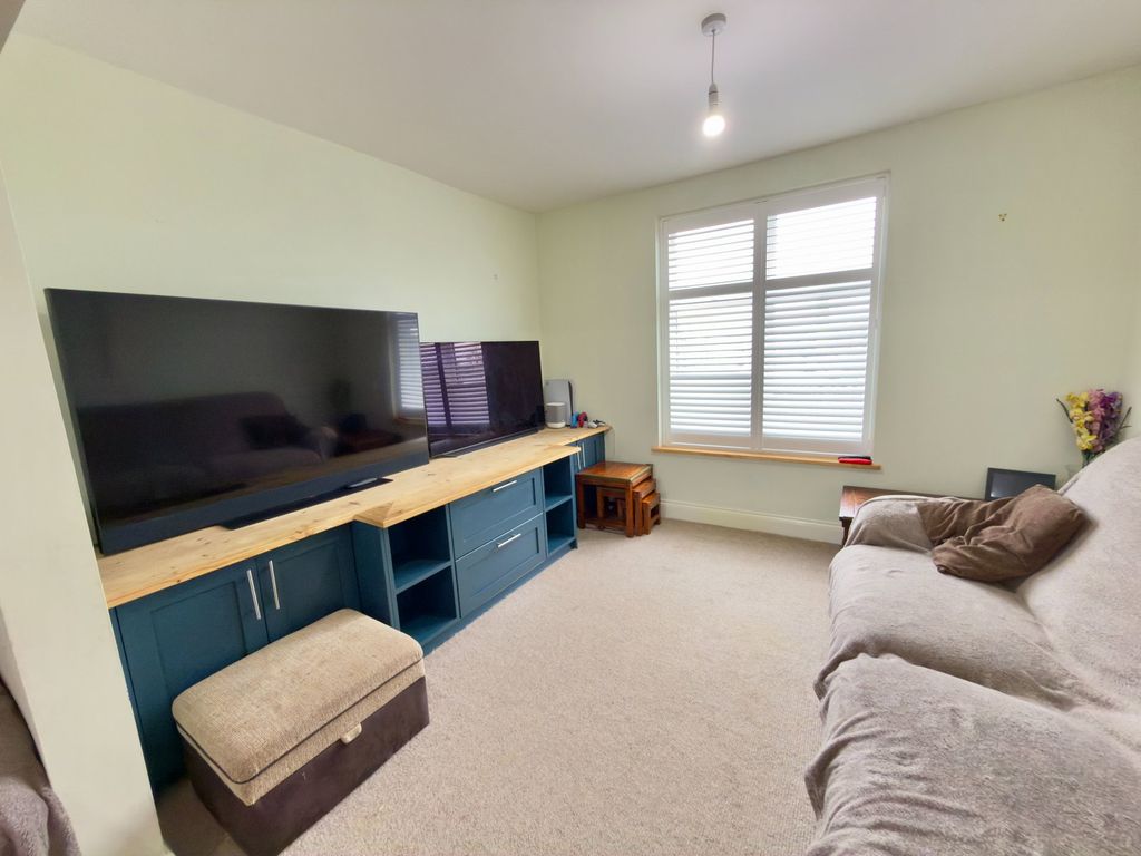 Property photo 3 of 42