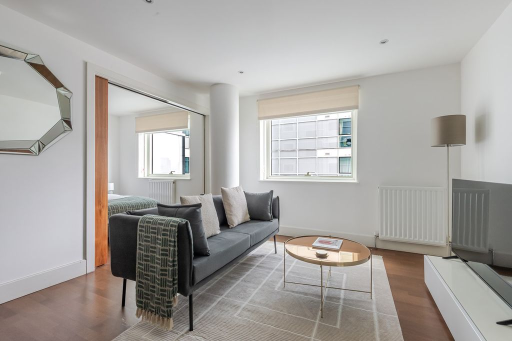 Property photo 1 of 18 Living Room