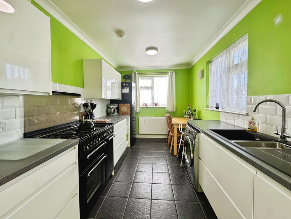 Property photo 3 of 23