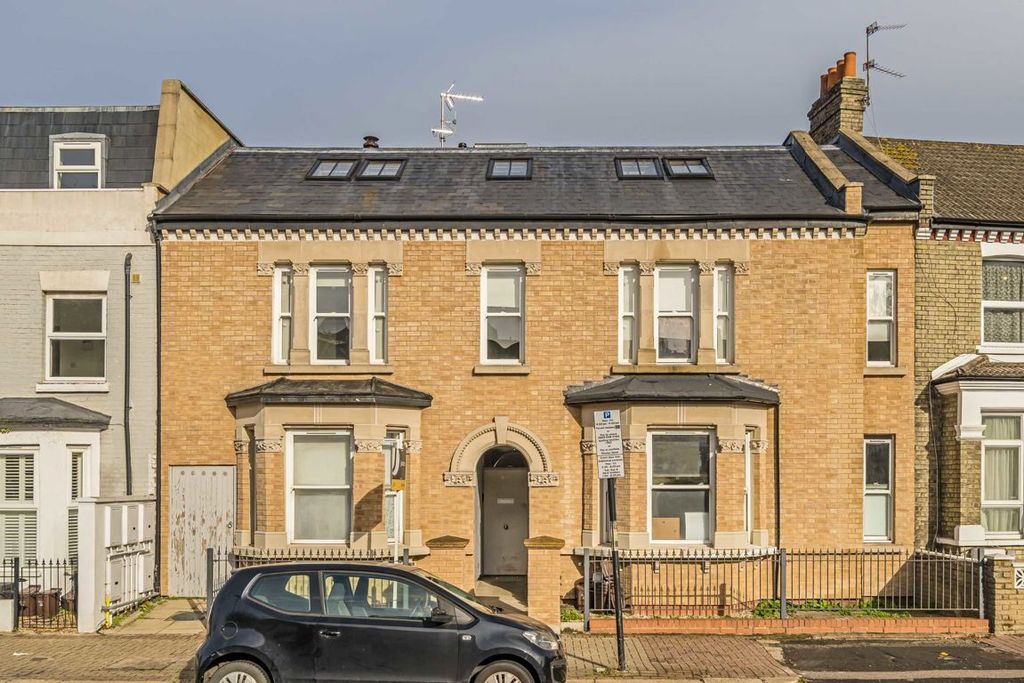 Property photo 1 of 6