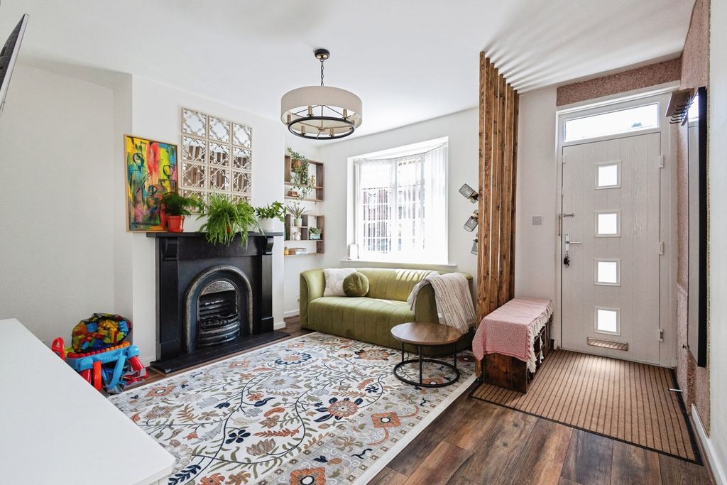 Property photo 3 of 18 Pbox-Img.Jpg