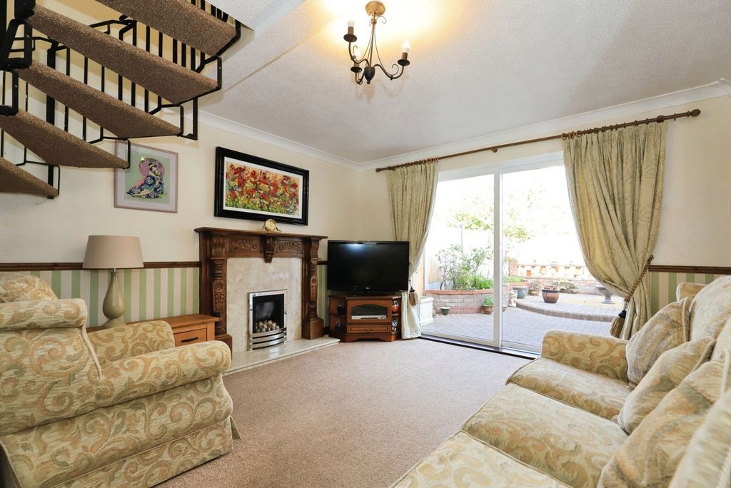 Property photo 2 of 12 Lounge