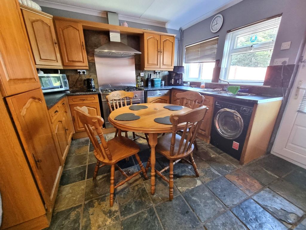Property photo 3 of 22 Kitchen/Breakfast Room