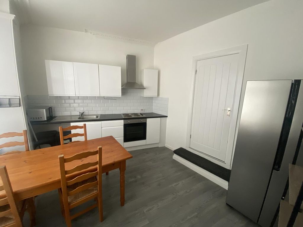 Property photo 2 of 8 Kitchen