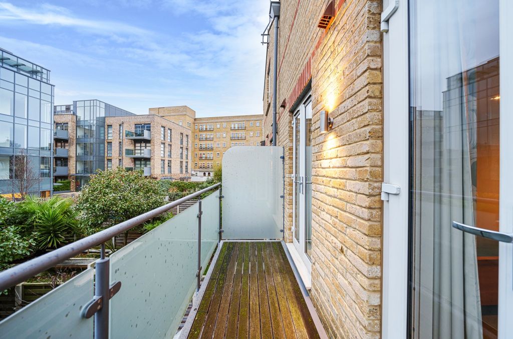 Property photo 3 of 22 Balcony