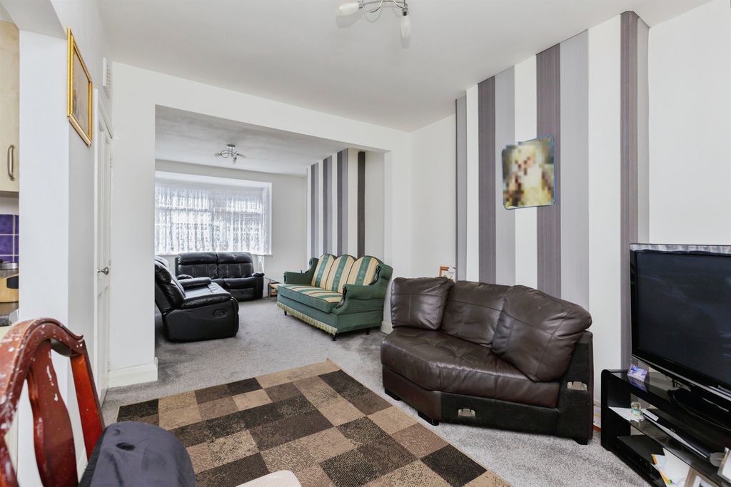 Property photo 2 of 17