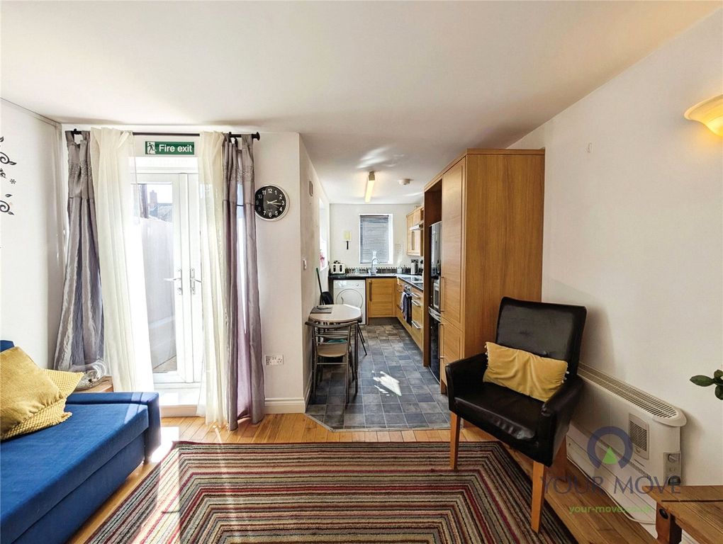 Property photo 3 of 7 Lounge