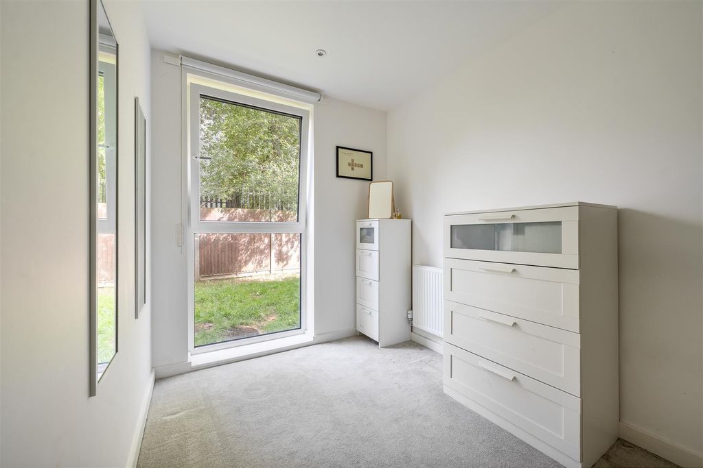 Additional image 13 of 3 bed flat for saleLena Kennedy Close, Highams Park E4