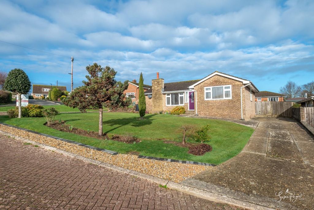 Property photo 3 of 28 Welcome To 5 Glynn Close