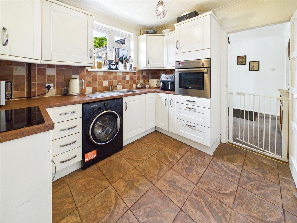 Property photo 2 of 17 Kitchen