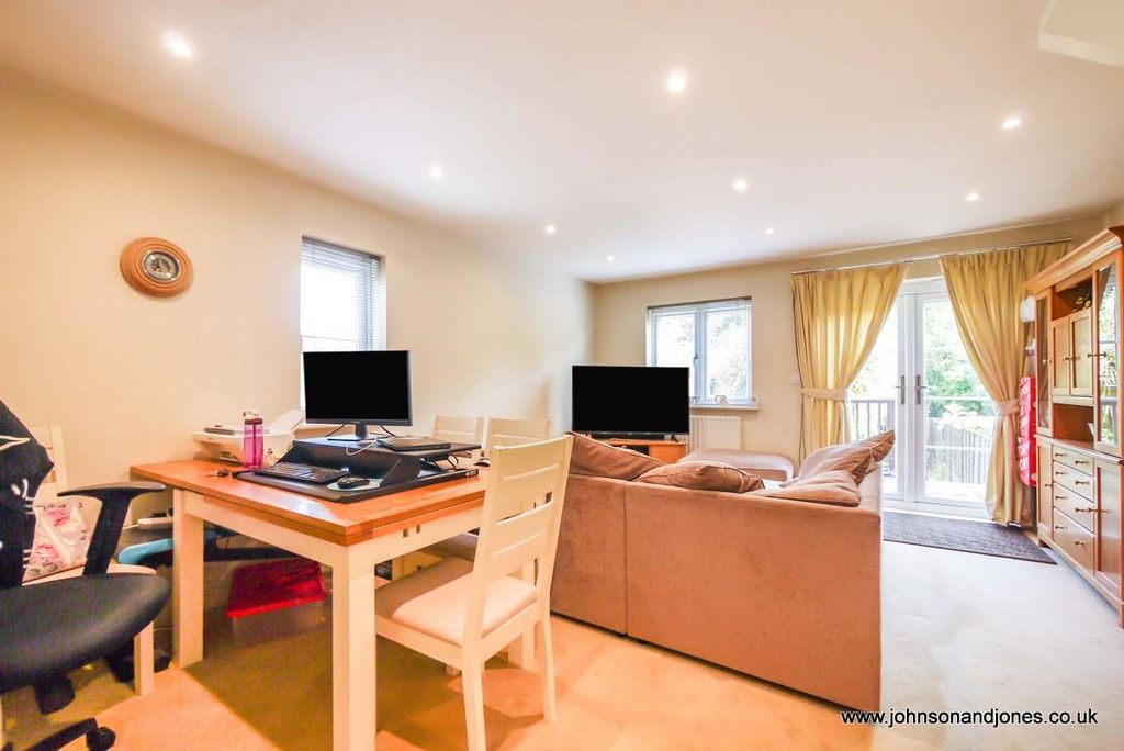 Property photo 2 of 13 P1660475.Jpg