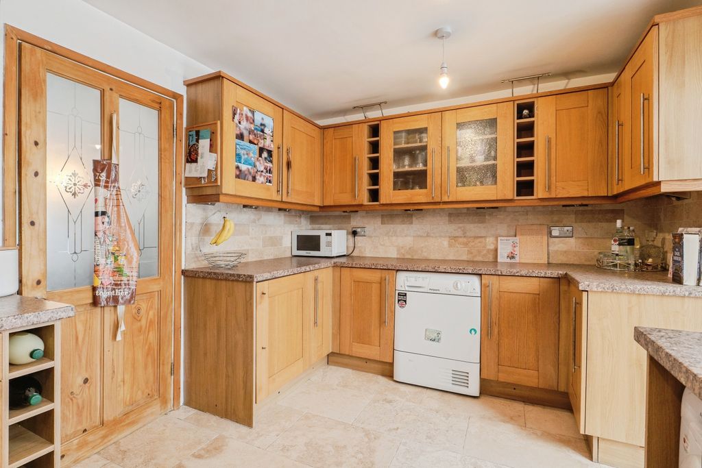 Property photo 2 of 24 Kitchen