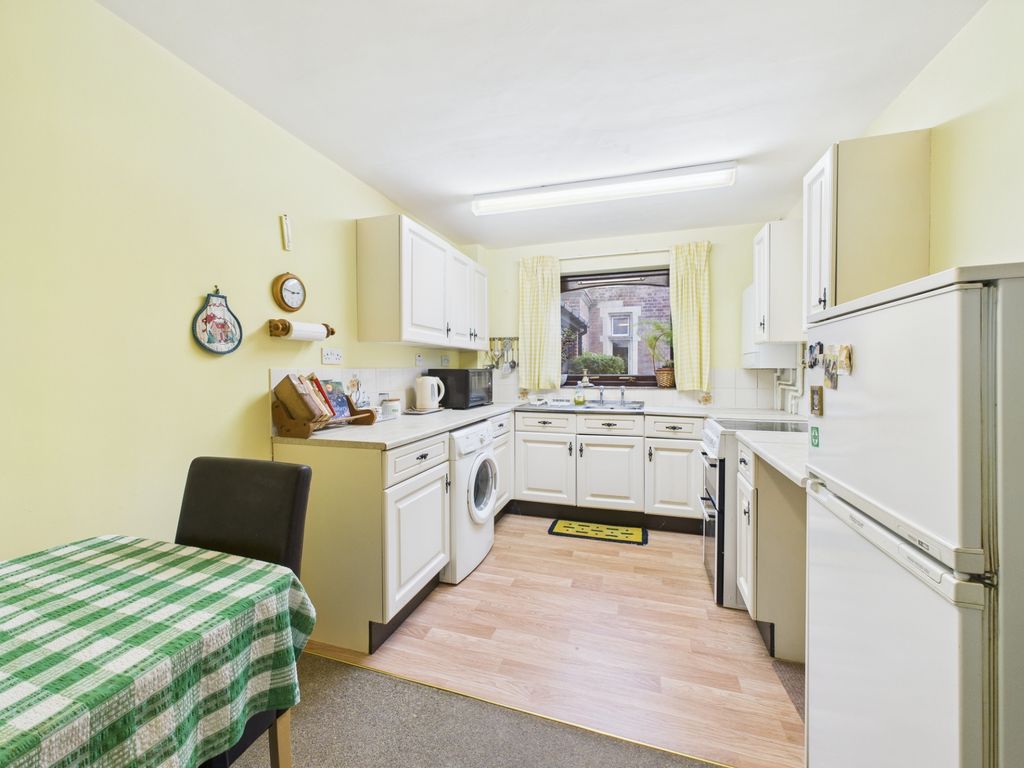 Property photo 2 of 10 Kitchen