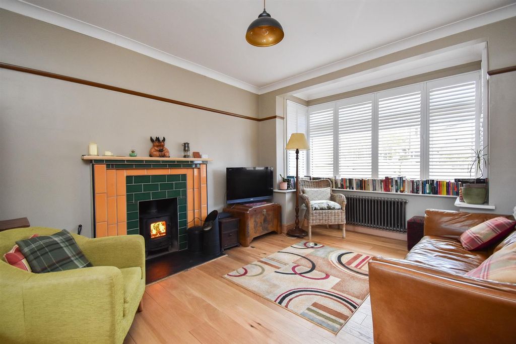 Property photo 1 of 33 Living Room