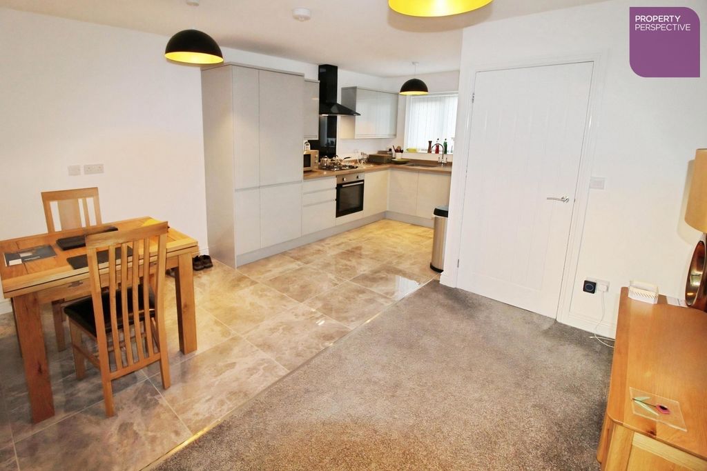 Property photo 3 of 10 Dining Kitchen