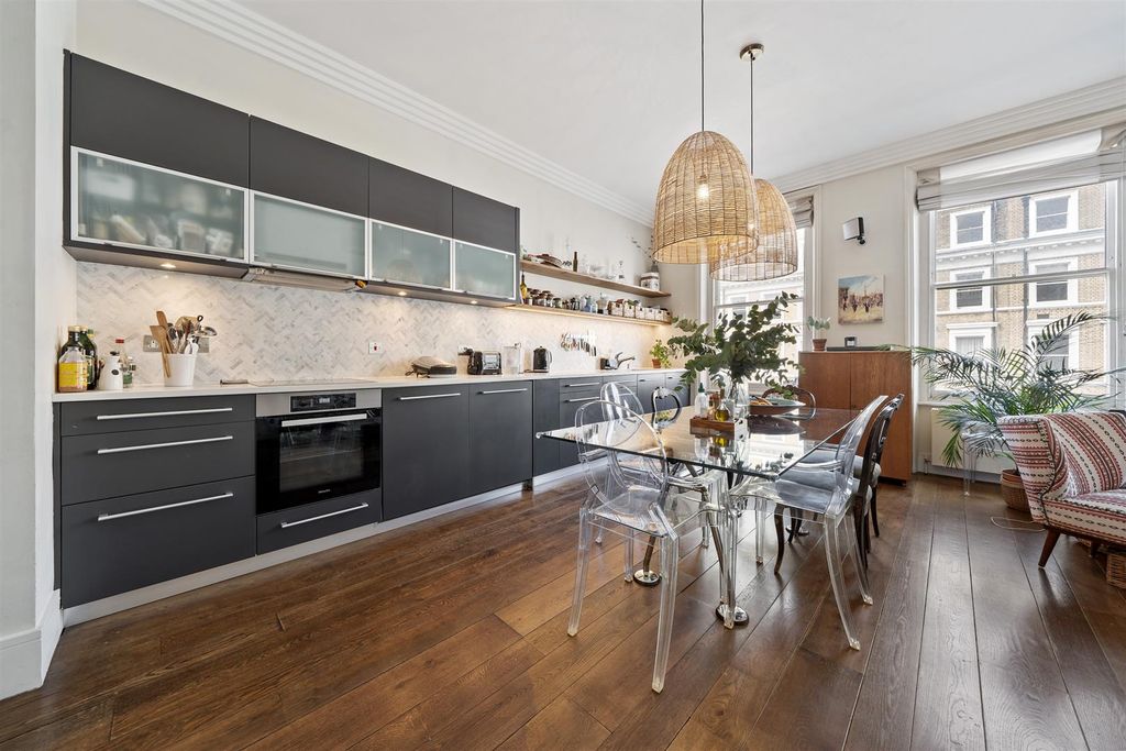 Property photo 1 of 7 7, 14 Southwell Gardens Sw7 4Rl-2.Jpg