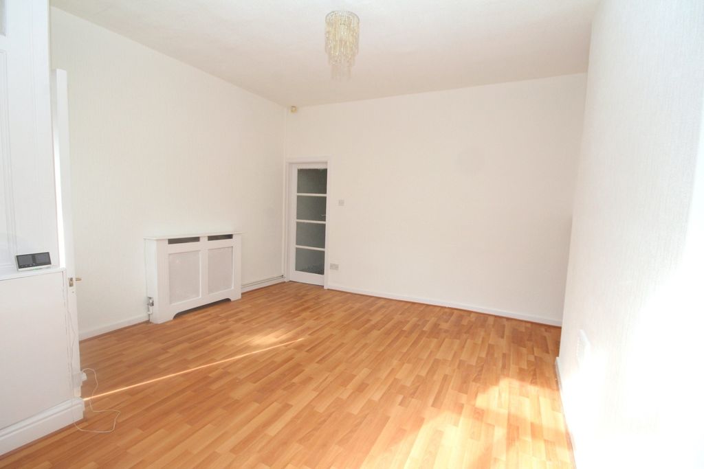 Property photo 2 of 12 Lounge