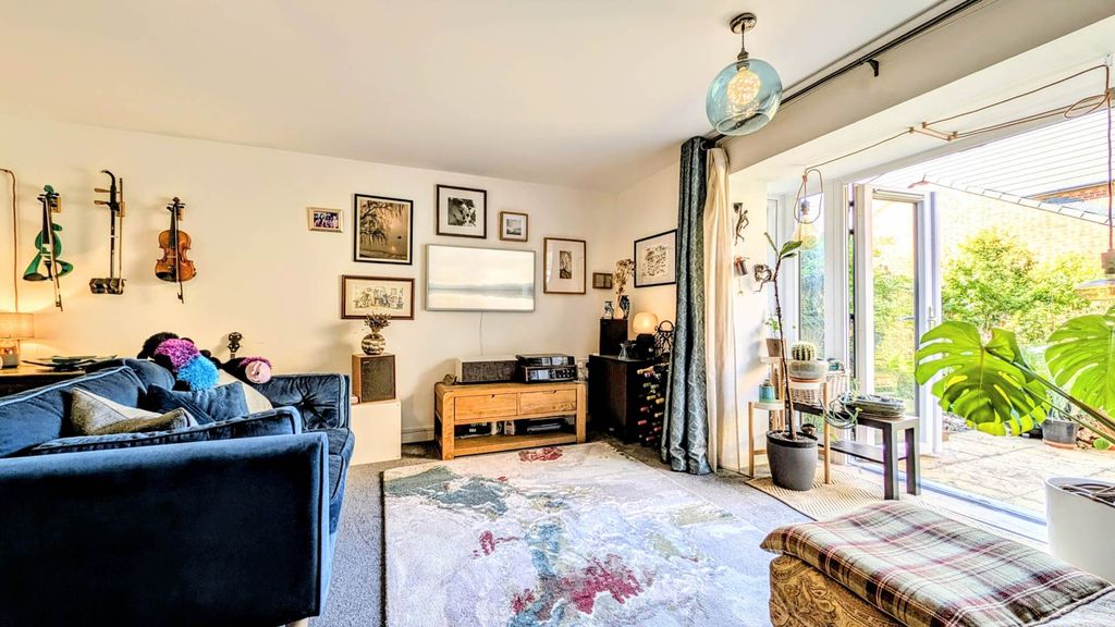 Property photo 2 of 11