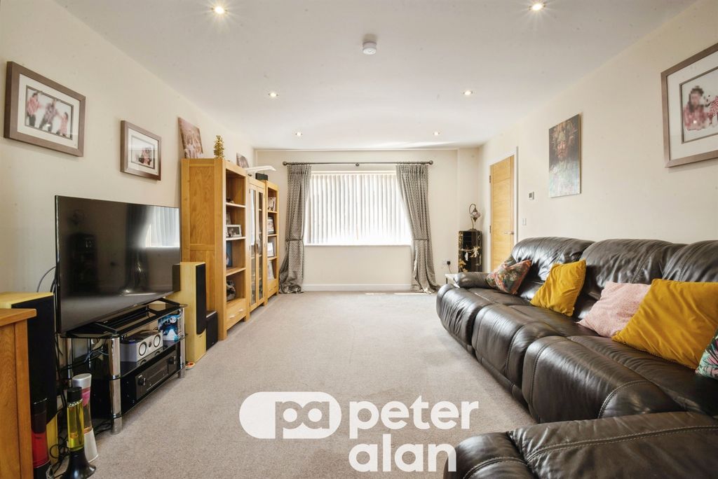 Property photo 3 of 27