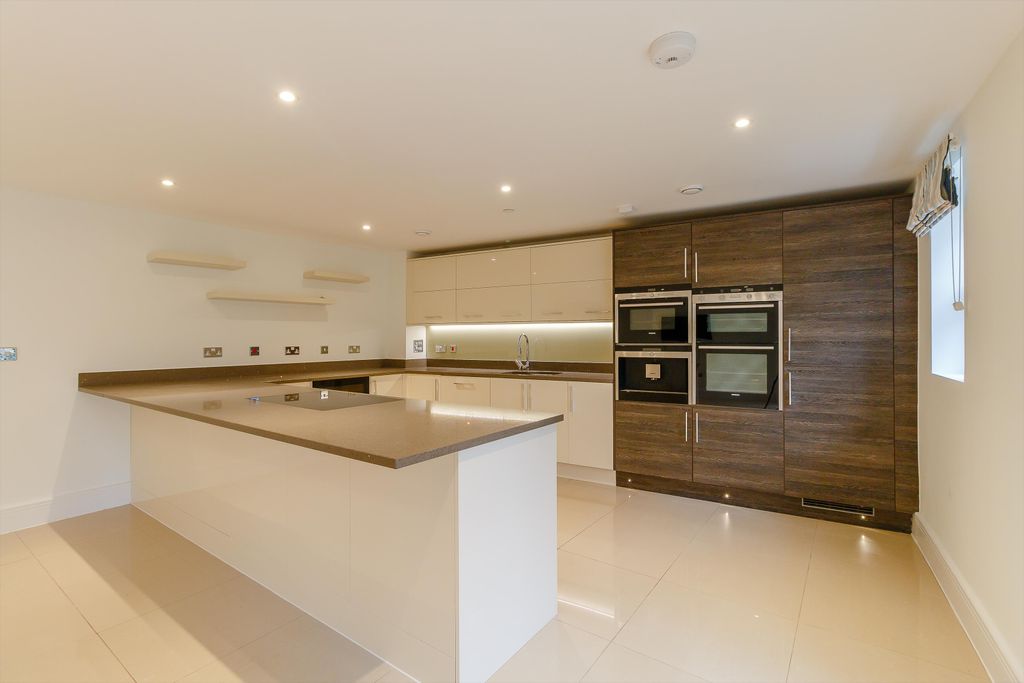 Property photo 2 of 23 Image