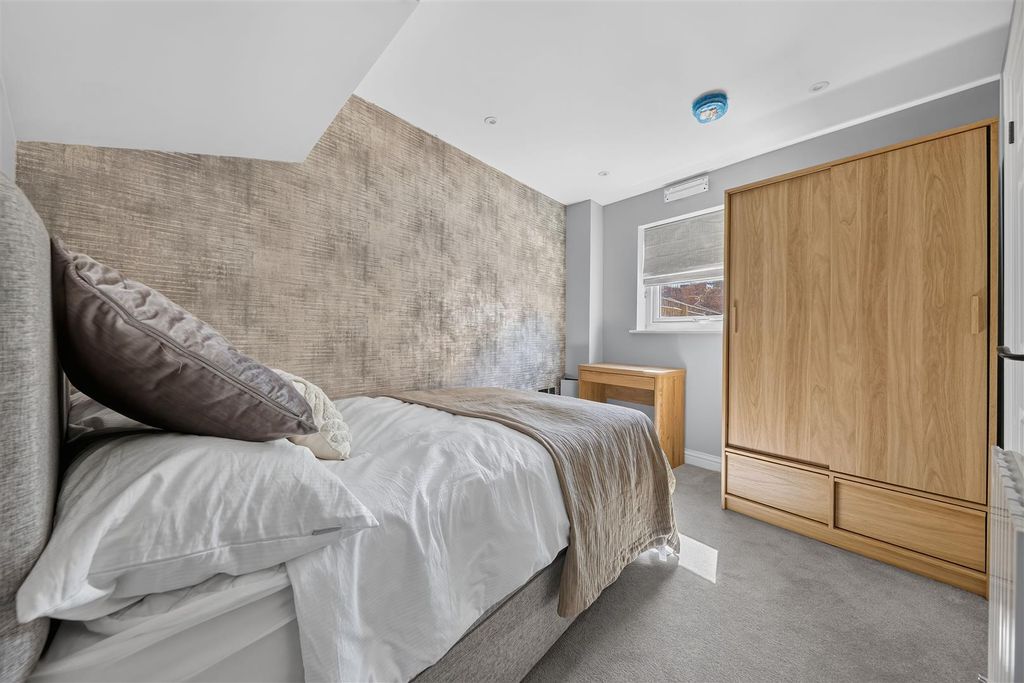 Property photo 3 of 12 ba-33.Jpg