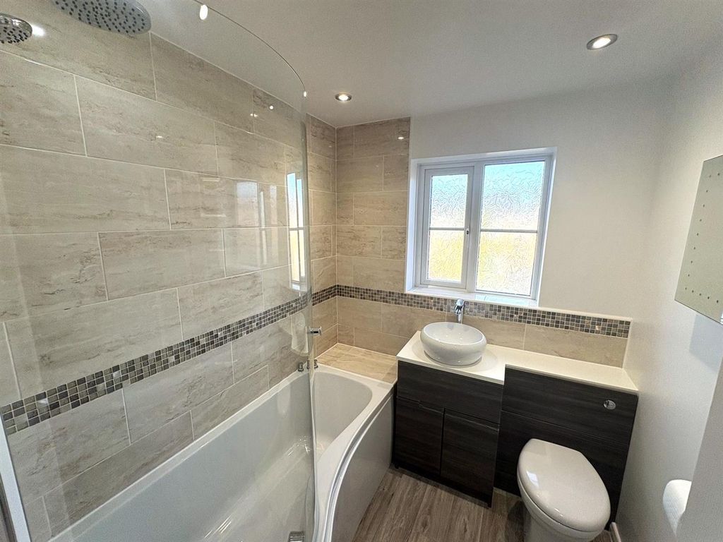 Property photo 3 of 14 Bathroom