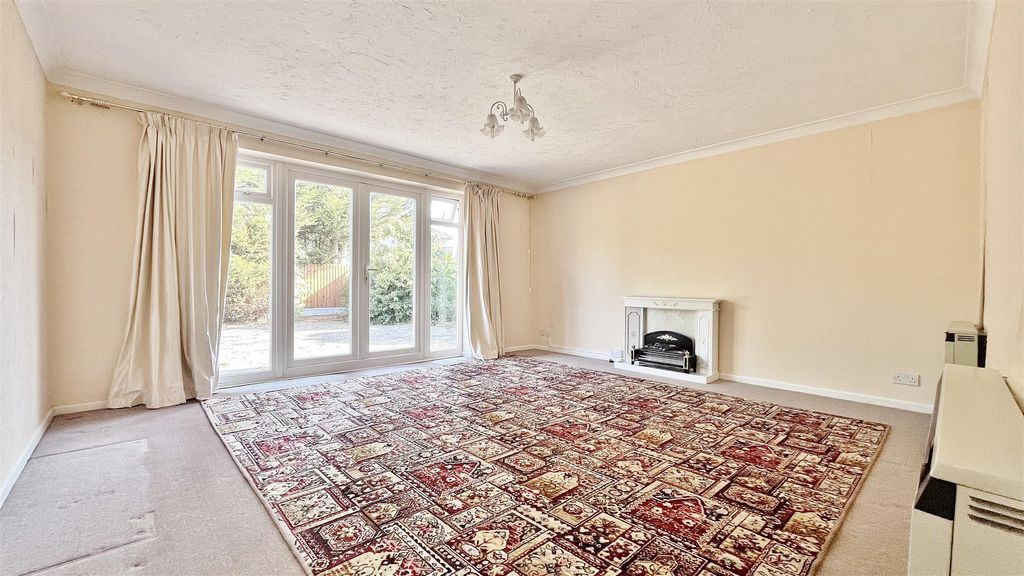 Property photo 2 of 15 Lounge