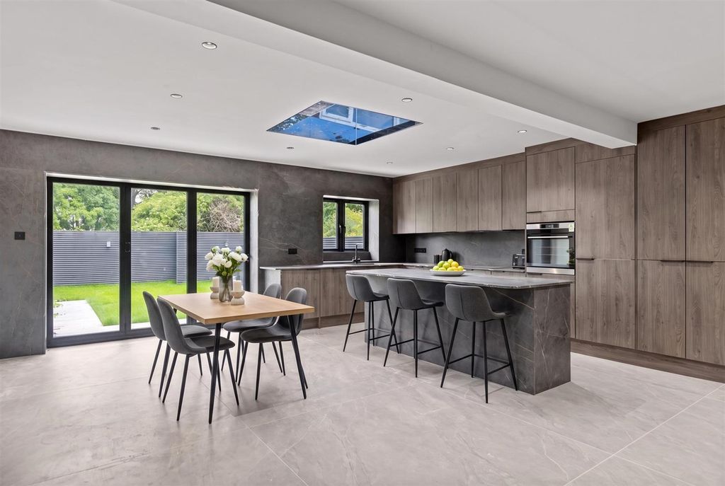 Property photo 3 of 16 Kitchen Diner To Garden - 1.Jpg