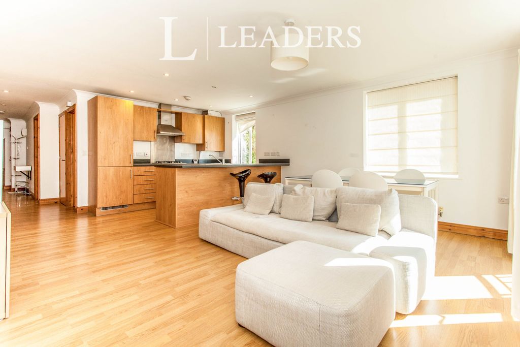 Property photo 2 of 10 25474719-Bb19-Ed11-B