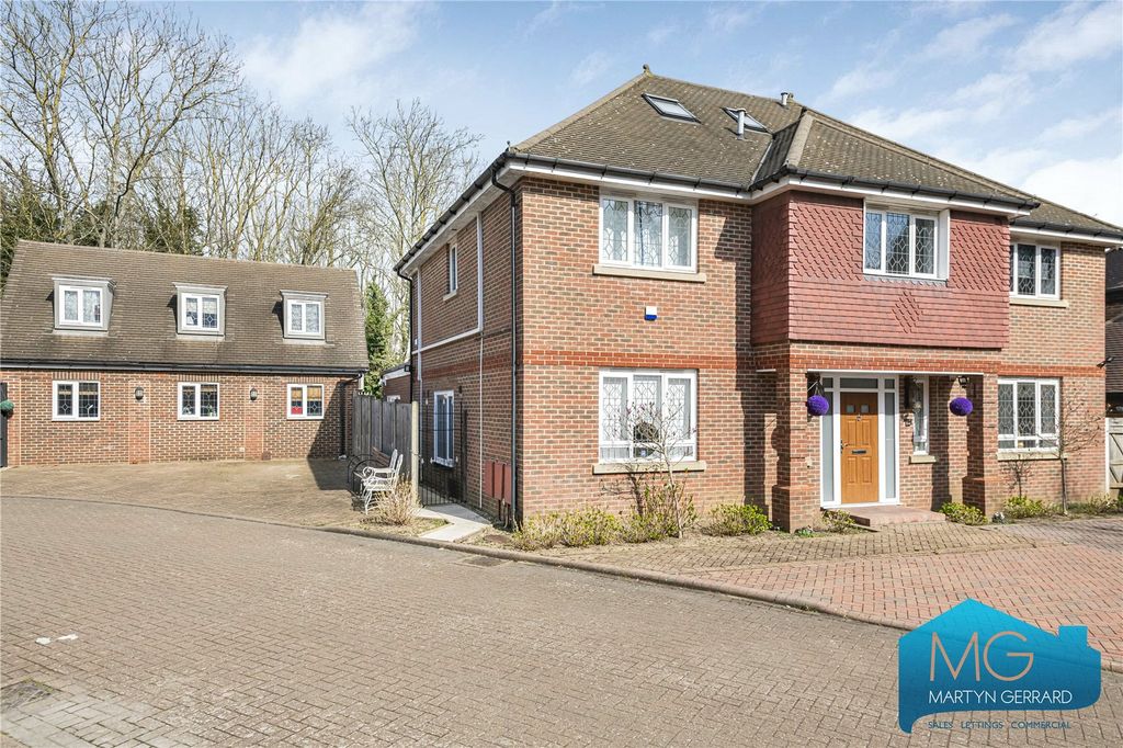 Property photo 1 of 37 Picture No. 21