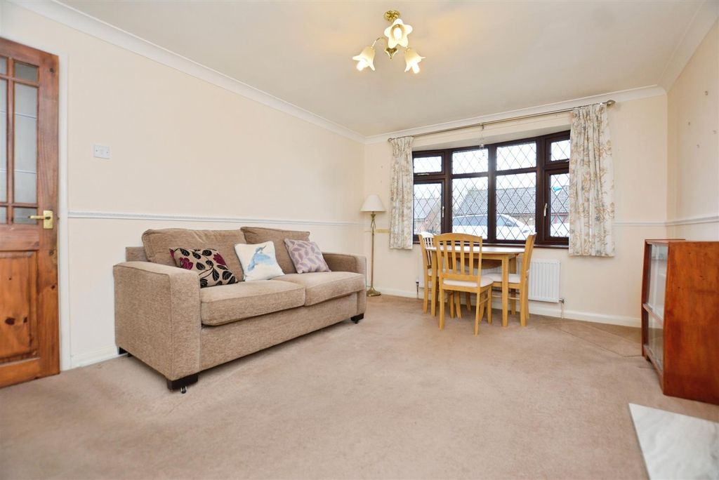 Property photo 3 of 16 Lounge