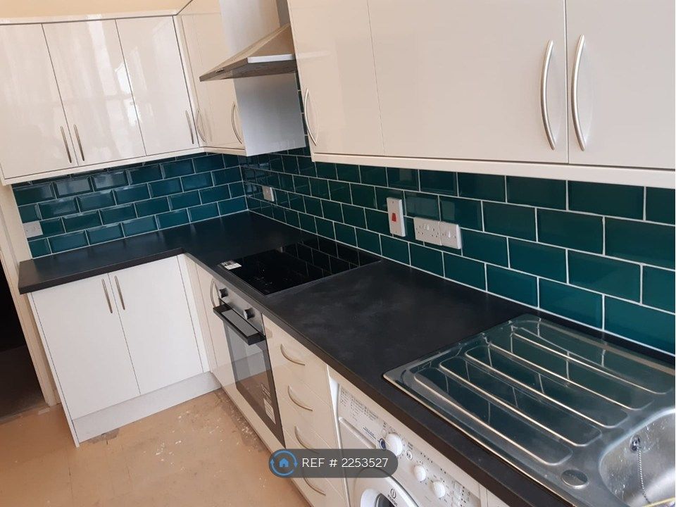 Property photo 2 of 7 Kitchen