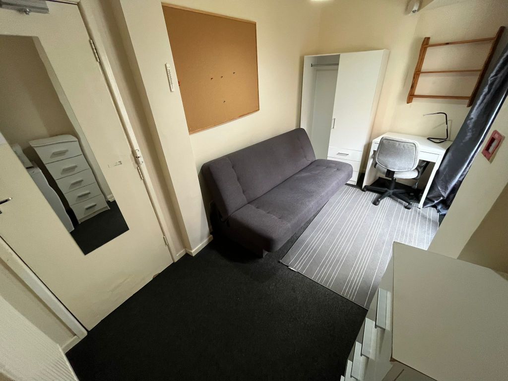 Property photo 3 of 21