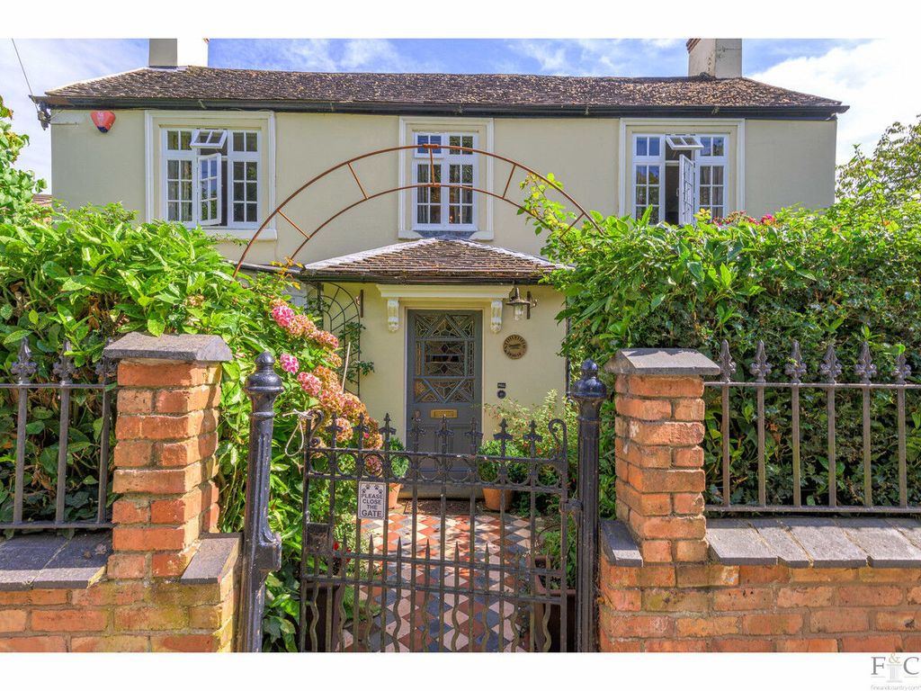 Property photo 2 of 48