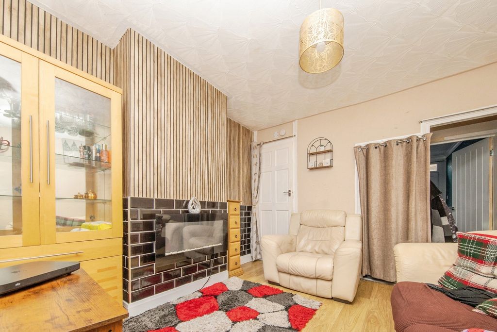 Property photo 2 of 13 Pbox-Img.Jpg