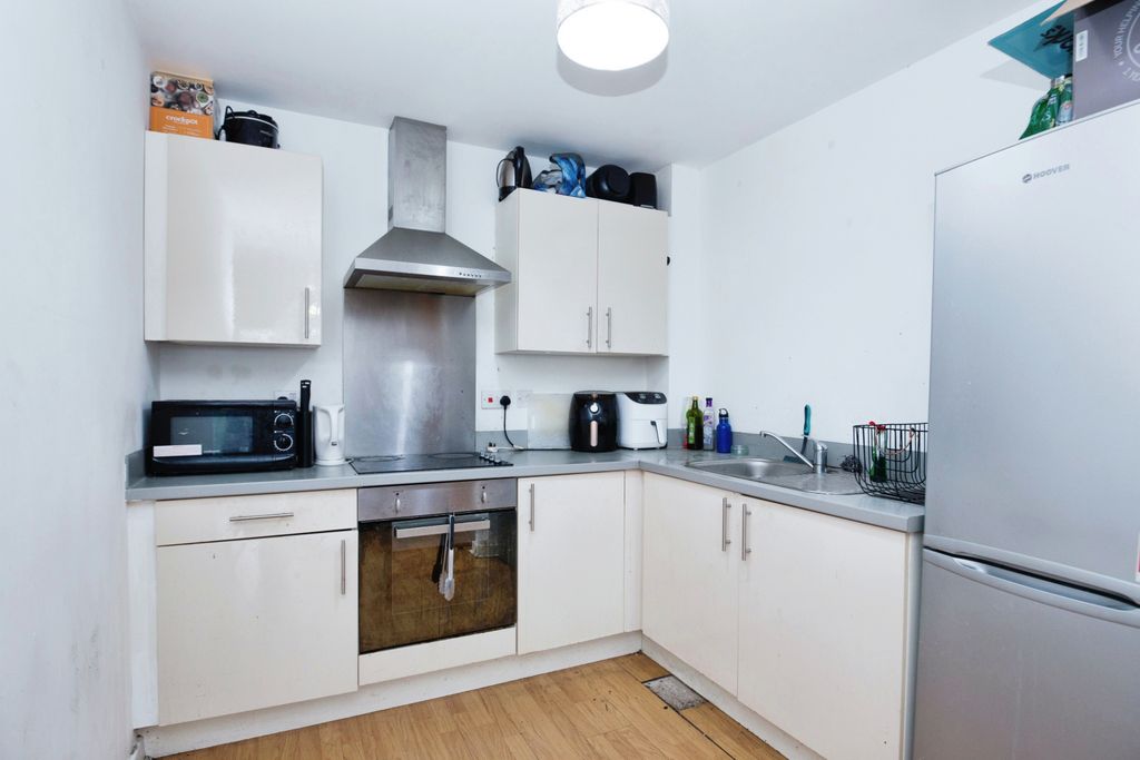 Property photo 3 of 14 Kitchen