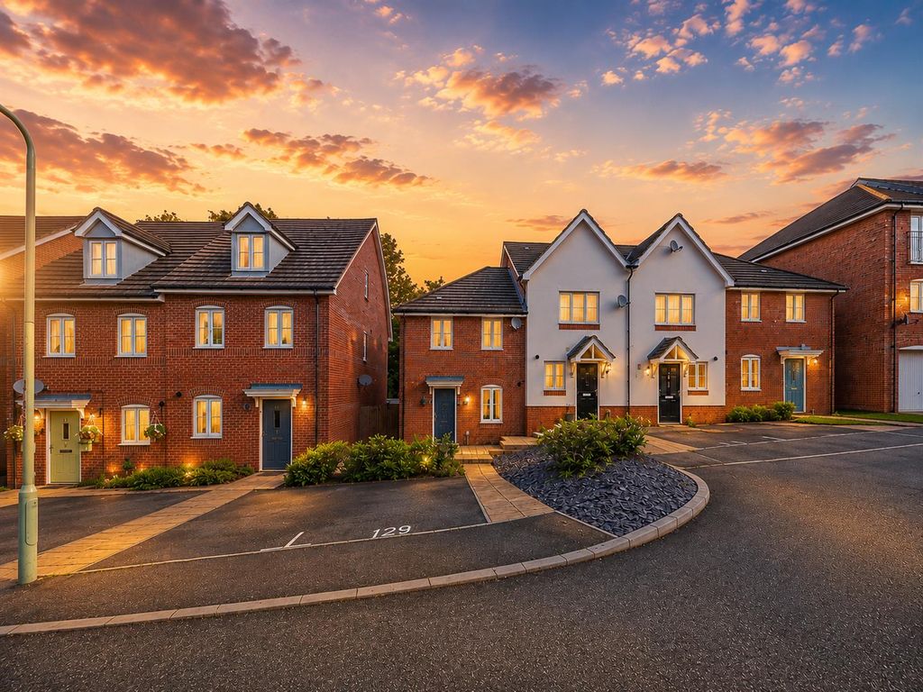 Property photo 1 of 24 32 Plaxton (18).Jpg