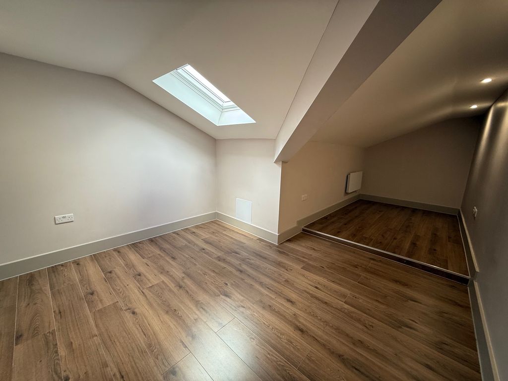 Property photo 3 of 5 Bedroom 1