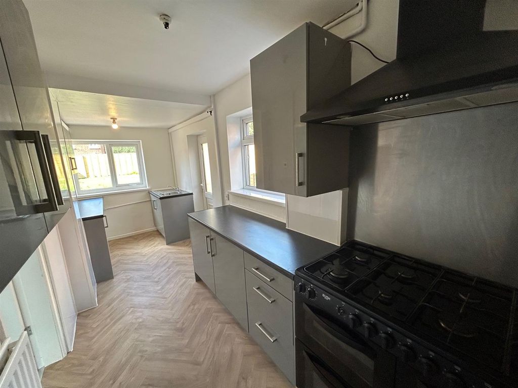 Property photo 3 of 11 Kitchen 2.Jpg
