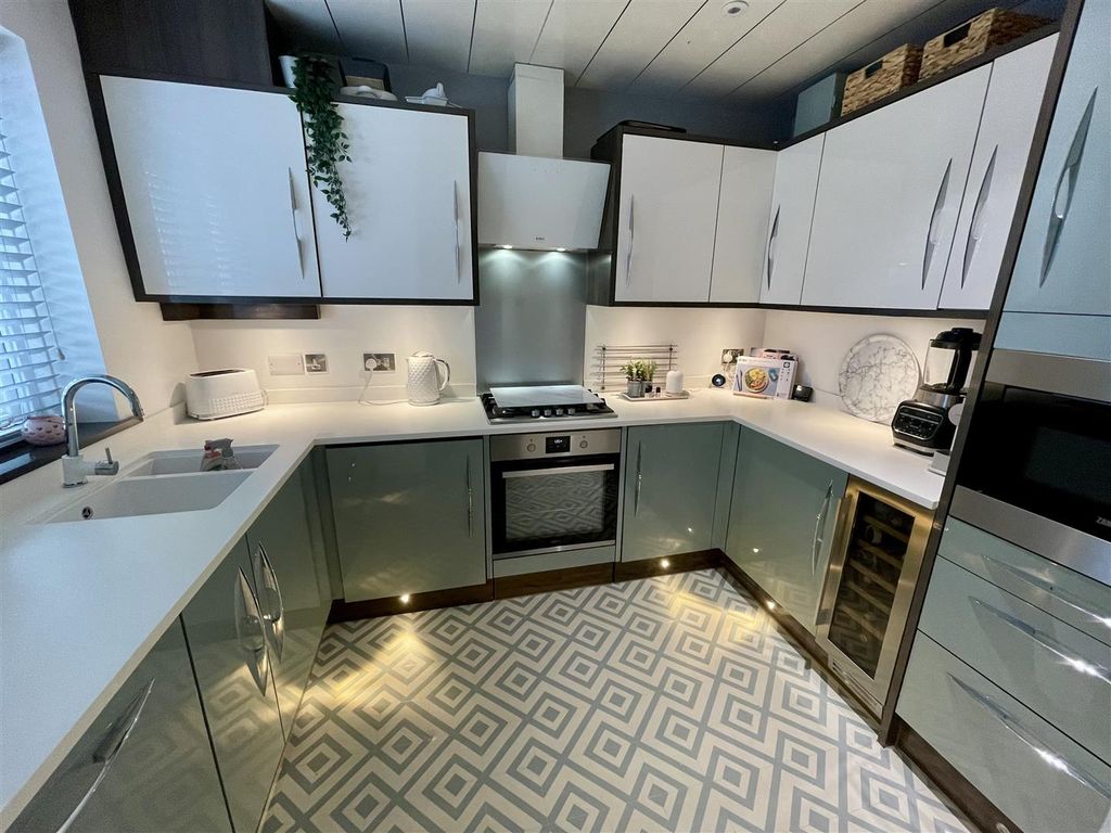 Property photo 3 of 15 Kitchen