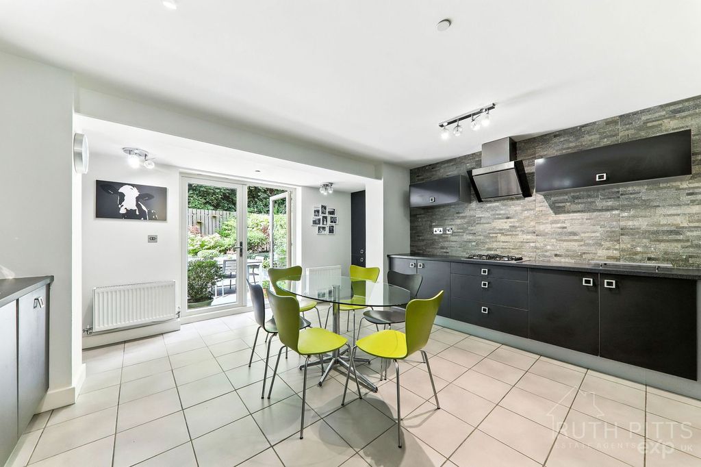 Property photo 2 of 36